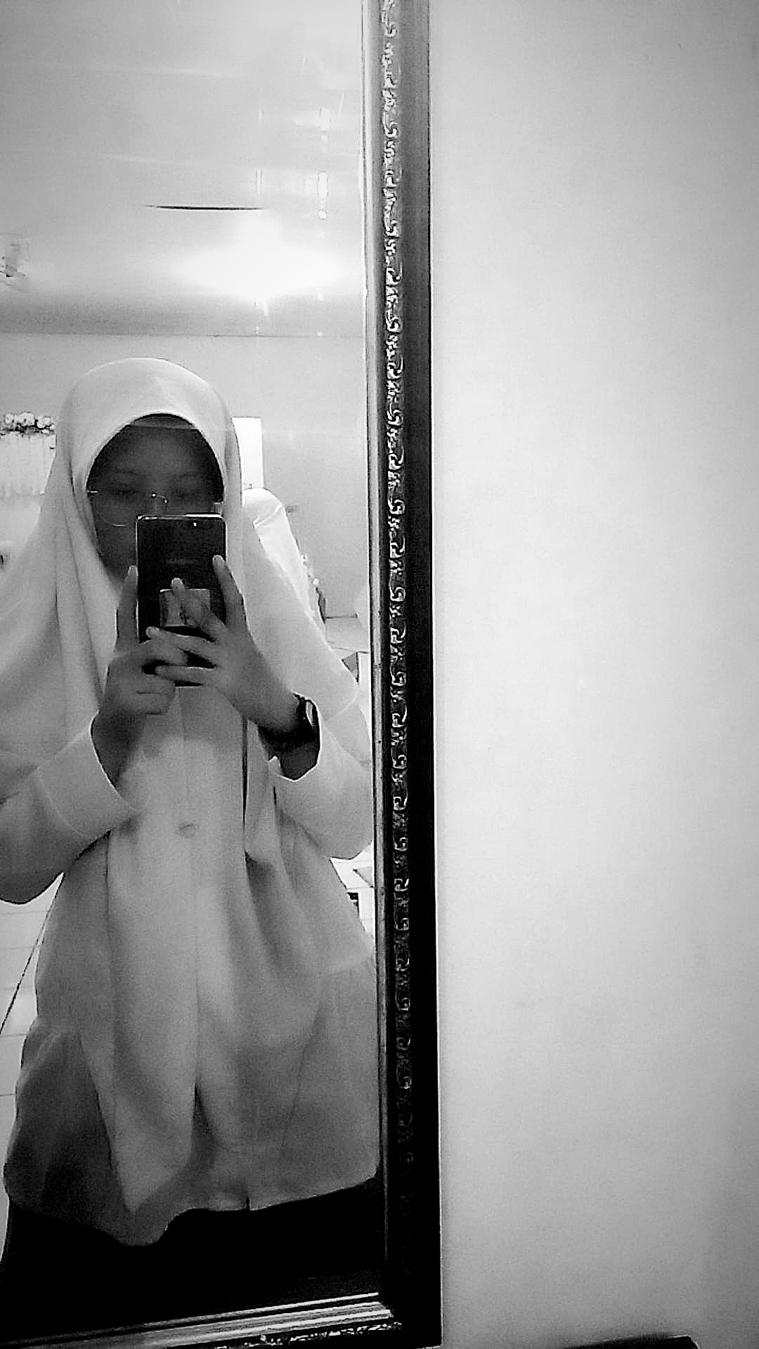 Jika Kau Melihatku&nbsp;Terdiam